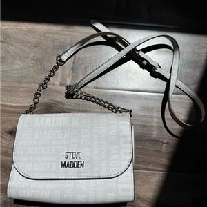 Steve Madden White Crossbody Bag with Chain Strap🤍